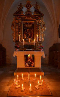 Der Altar der Kirche in Neunhof