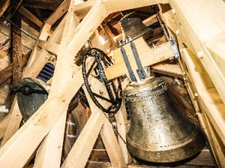 Der Einbau der Glocken ist beendet.
