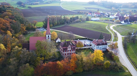 Der Beerbacher Pfarrhof aus der Luft