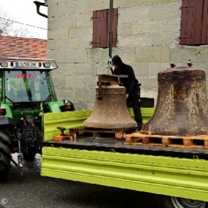 Die beiden alten Glocken fanden Liebhaber aus Bullach und Simonshofen, die sie abholten und bei denen sie nun den Ruhestand verbringen dürfen.